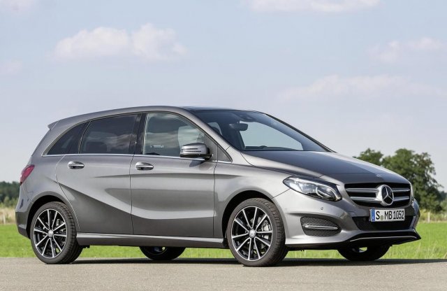 Új funkciók és motorok a kisebb Mercedesekben