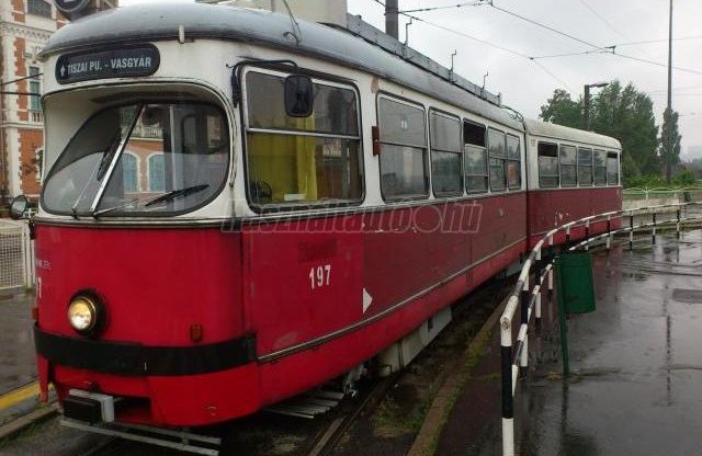 Elektromos és több mint 400 lóerős, mi lehet az?