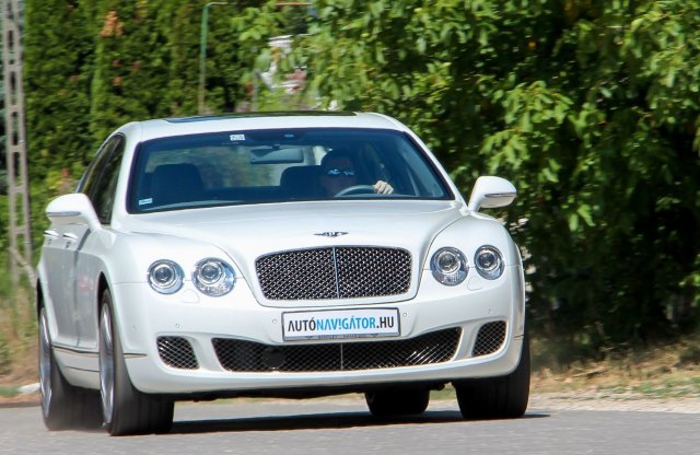 Vezettem egy Bentley-t! Nem élveztem, pedig remek autó