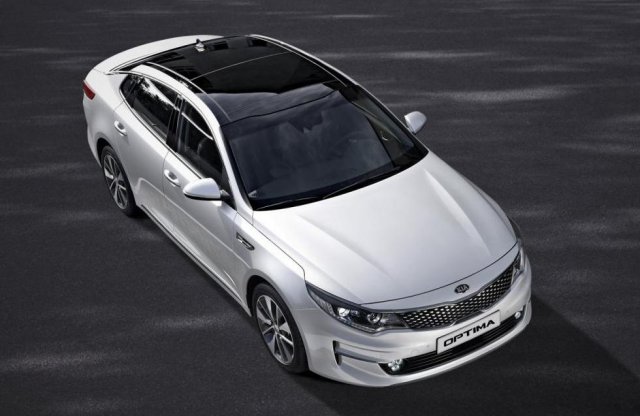 Ránézésre ugyanaz maradt, de átalakult a Kia Optima