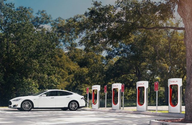 Új Tesla rekord: 729 kilométer egyetlen töltéssel