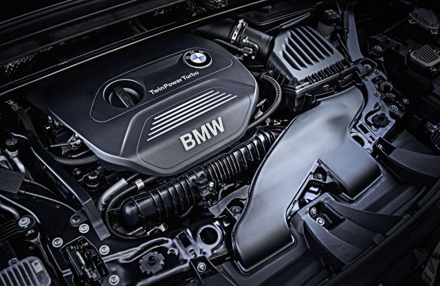 Új motorokat kap a BMW X1