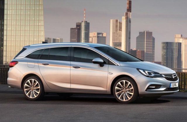 Első képeken az új Opel Astra kombi