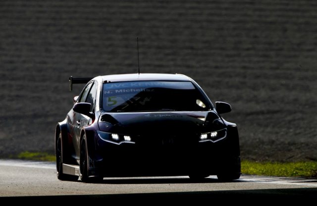 Pole, második hely, kiállás - ilyen volt a japán WTCC nekünk