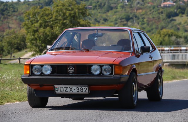 Diszkógömb helyett kocka kupét – a VW Scirocco I