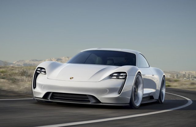 Ellenfélre talált a Tesla? Itt a Porsche Mission E