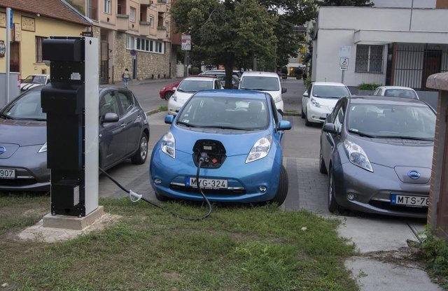 Mától Szolnokra is mehetünk villanyautóval