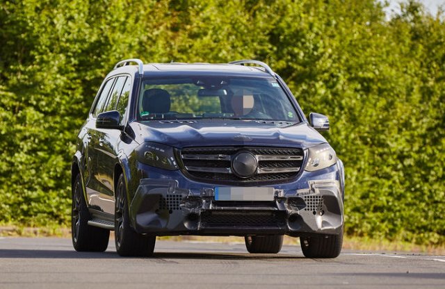 Négyhengeres motorral és új névvel frissül a Mercedes-Benz GL