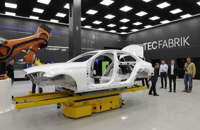 Könnyű csontozat - képen a következő Mercedes E váza