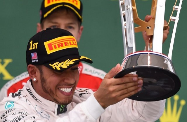 Futamot és VB-t nyert Hamilton Austinban