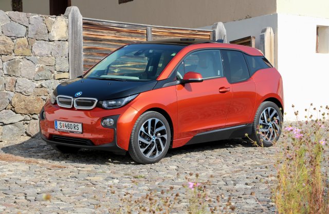 Hivatalos: új BMW i-modell érkezik