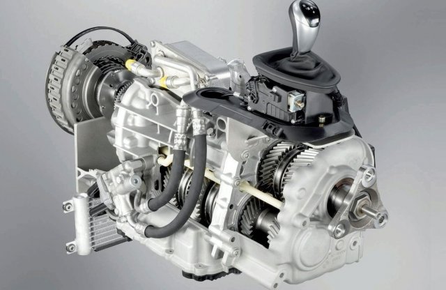 Fronthajtású autóihoz is duplakuplungos váltót készít a BMW