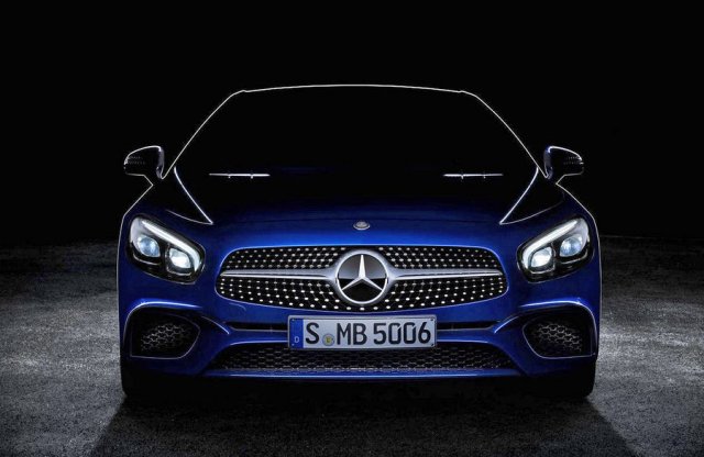 A Mercedes megmutatta az SL gyémánt maszkját