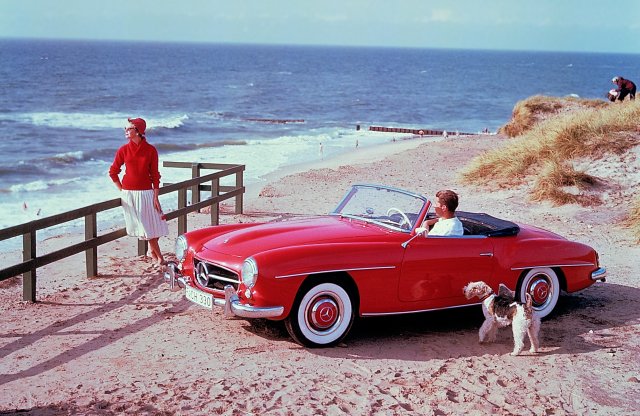 Szupersportkocsi helyett boulevard roadster lett