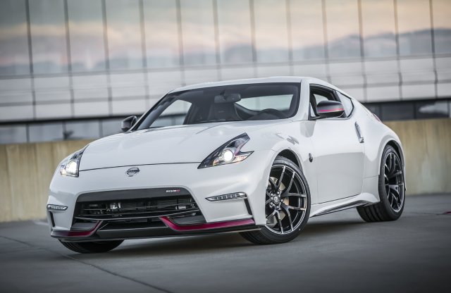 Nem kell félni, marad sportkocsi a Nissan 370Z