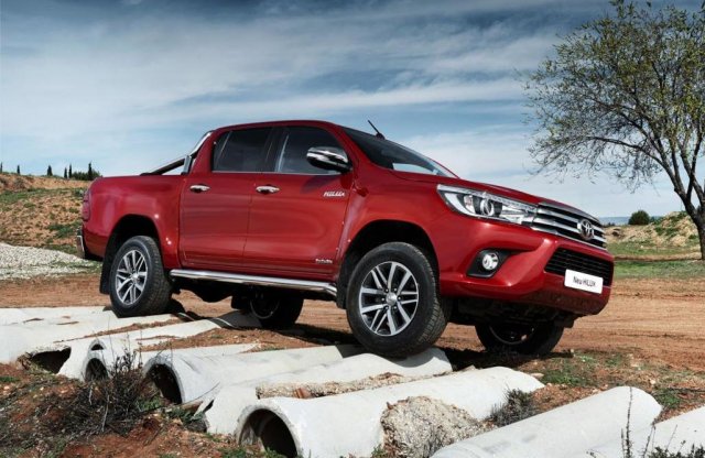 Mi az, Toyota Hilux L-betűvel az orrán?