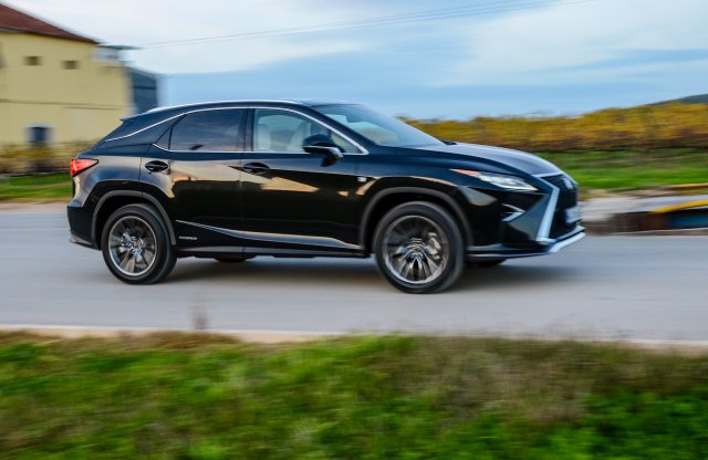 Hibridet vagy turbóst? Lexus RX menetpróba