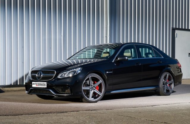 700 lóerő feletti E 63 AMG Mercit alkotott a Performmaster