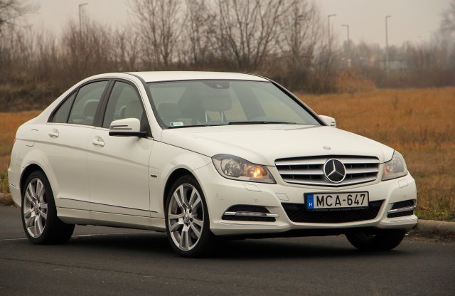 Akarod tudni, mennyit futott? Mercedes C 350 – használtteszt