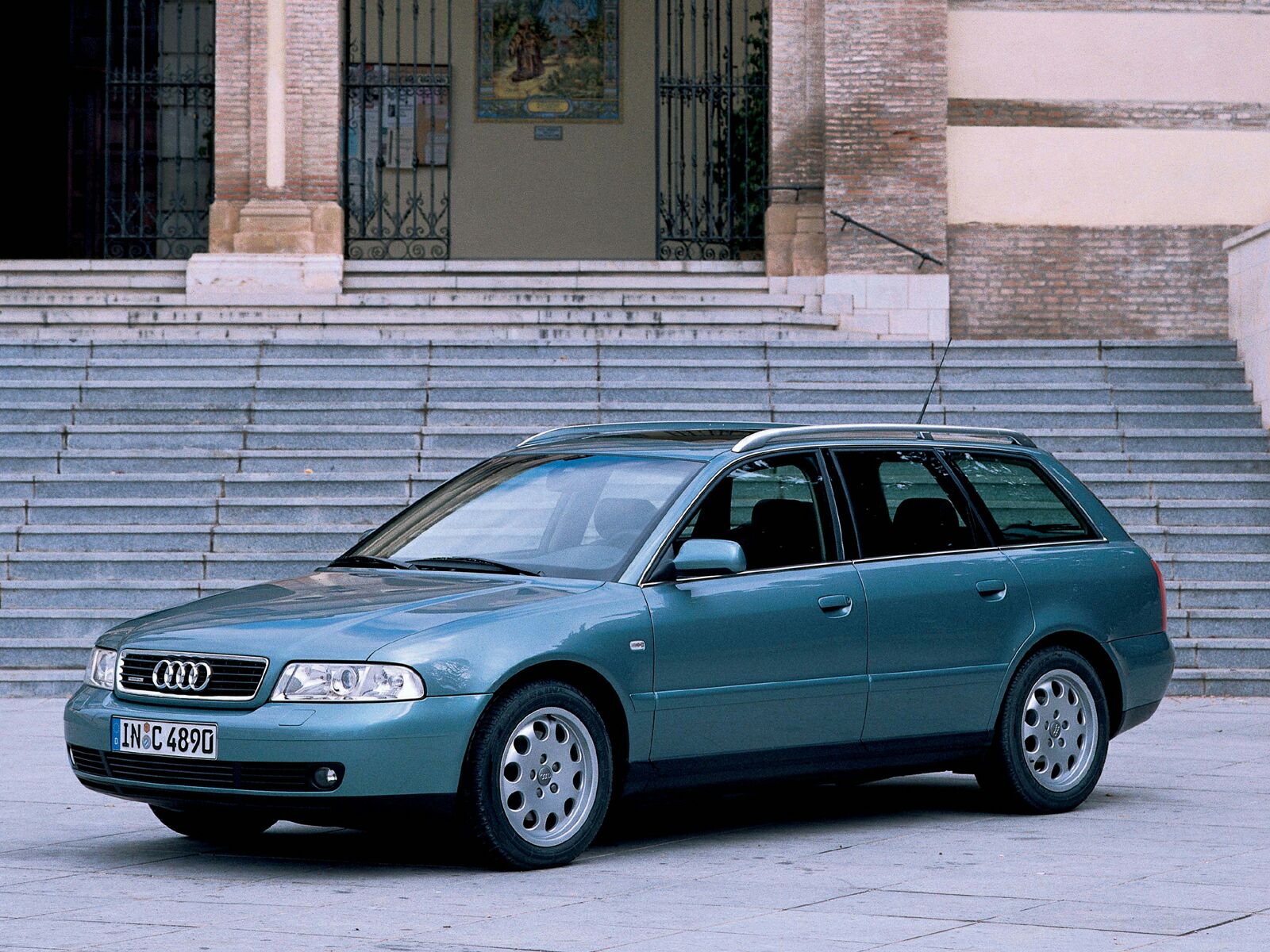 Купить ауди а4 б5 универсал. Ауди а4 Авант 2000. Audi a4 универсал 2000. Audi a4 b5 Wagon. Audi a4 2001 универсал.