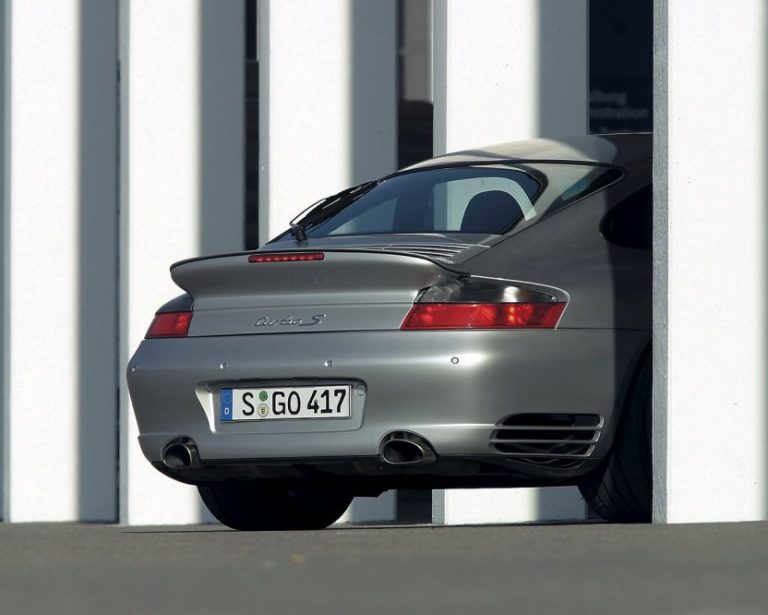 PORSCHE 911