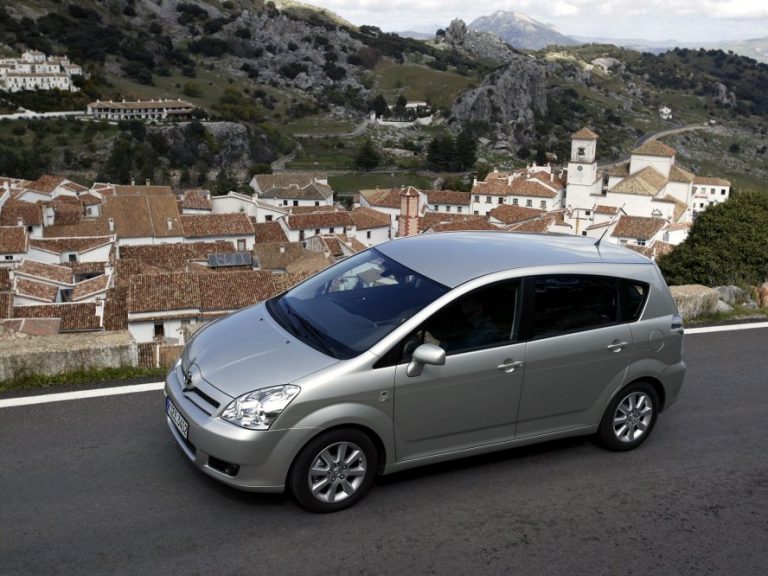 TOYOTA COROLLA VERSO