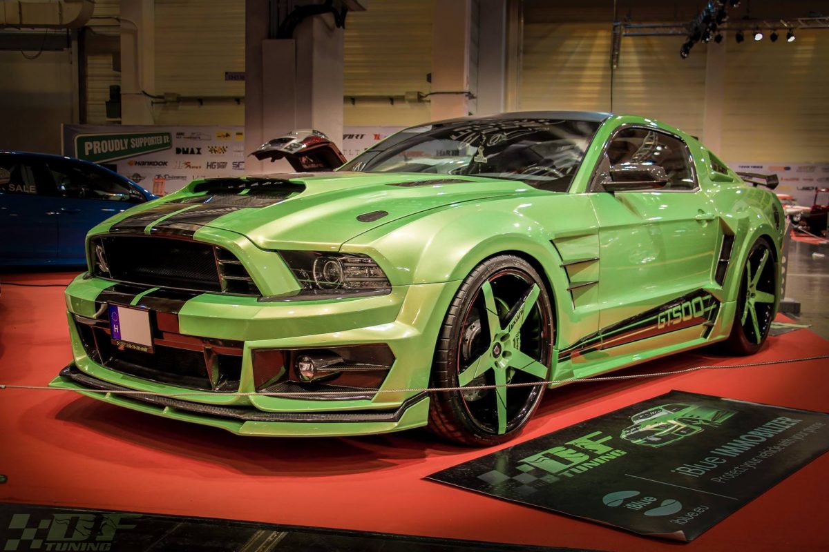 FORD MUSTANG