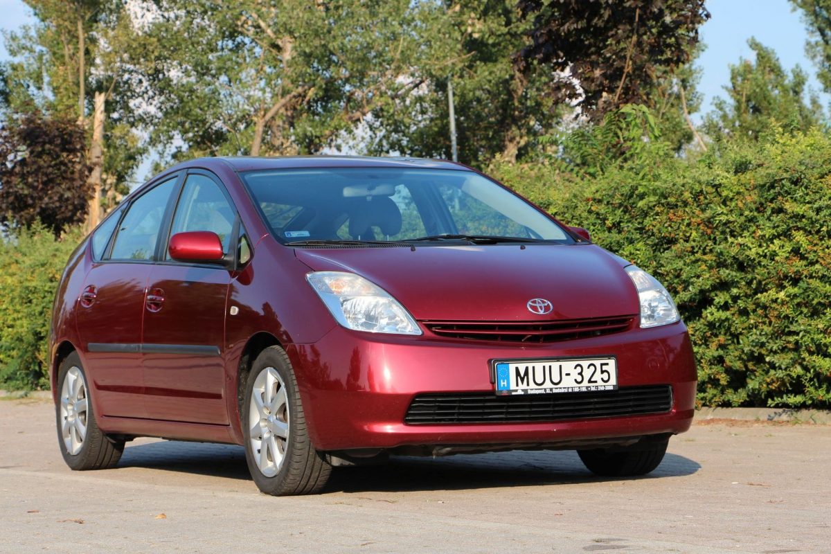 TOYOTA PRIUS
