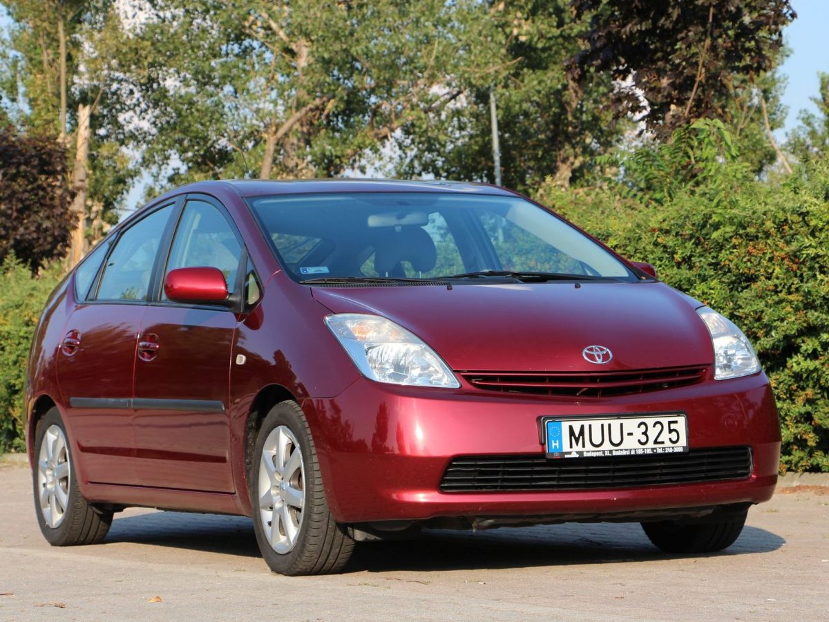 TOYOTA PRIUS