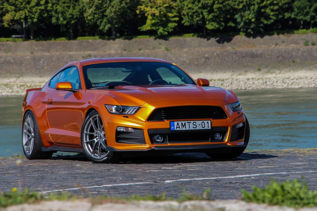 FORD MUSTANG