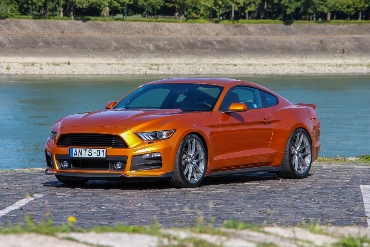 FORD MUSTANG