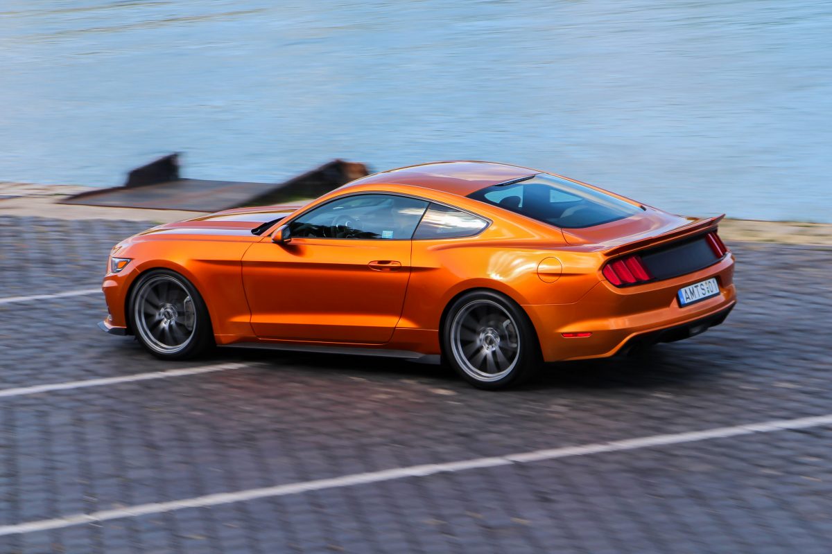 FORD MUSTANG