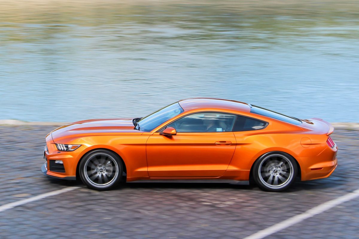 FORD MUSTANG