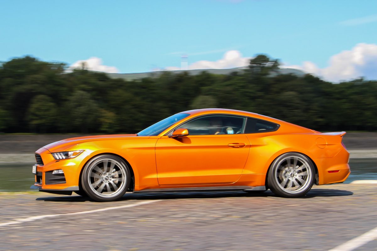 FORD MUSTANG