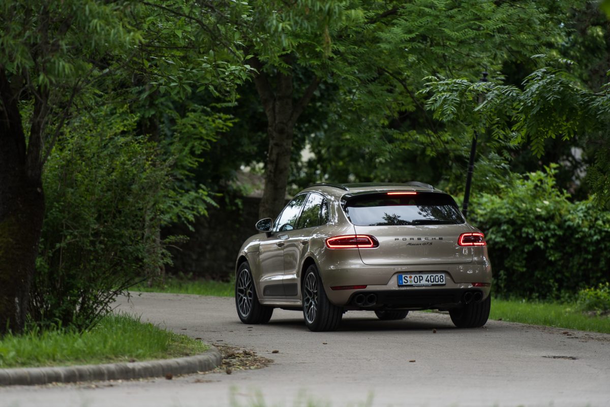 PORSCHE MACAN