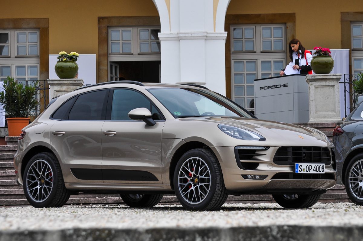 PORSCHE MACAN
