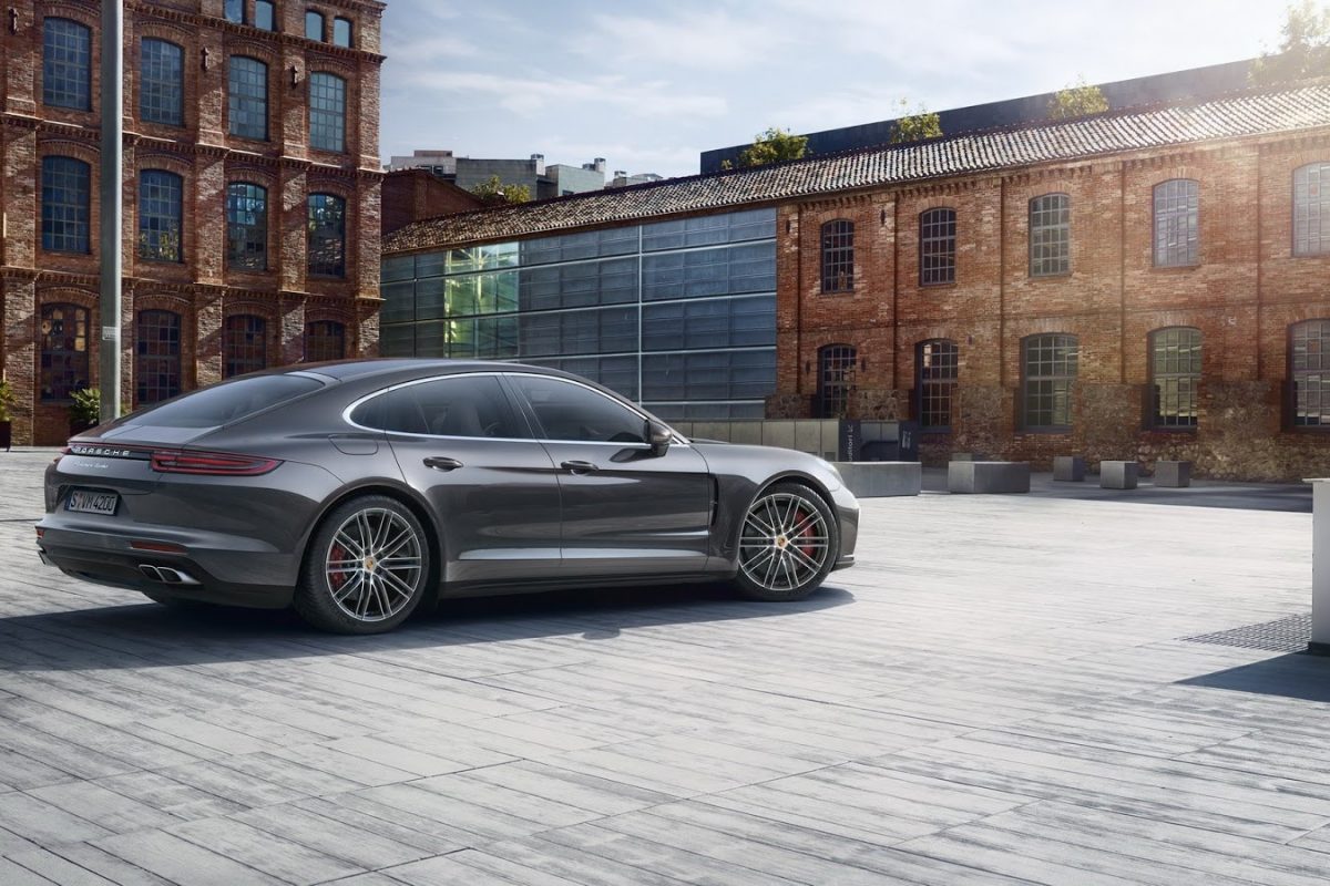 PORSCHE PANAMERA