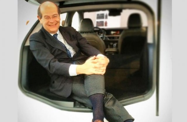 Az új Alfa SUV-ot meg egy zoknis olasz kitakarja