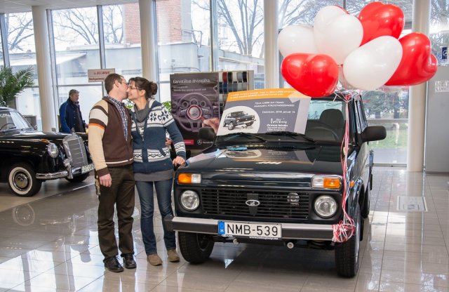 Nem kellett sokat várni az első Lada átadására