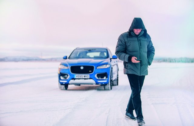 Jose Mourinho síelni ment a Jaguar F-Pace-szel