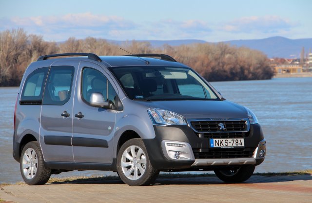 Végre egy valóban ötszemélyes családi autó!