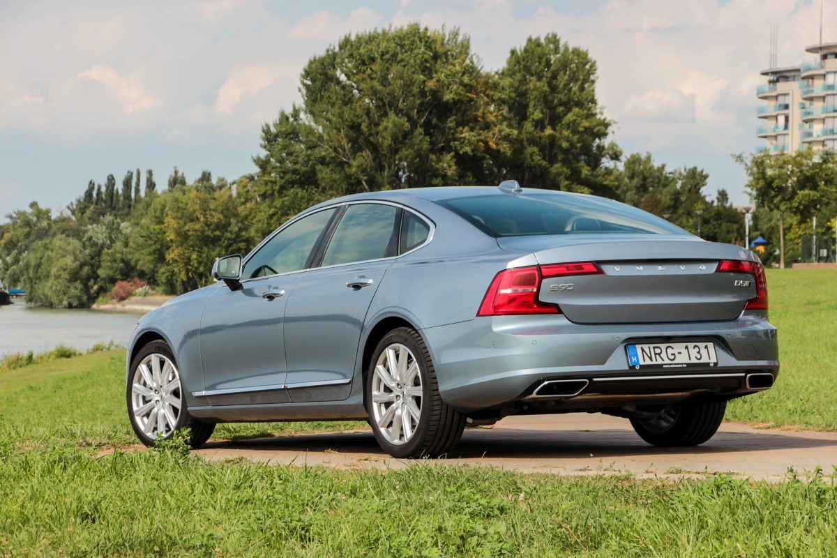VOLVO S90