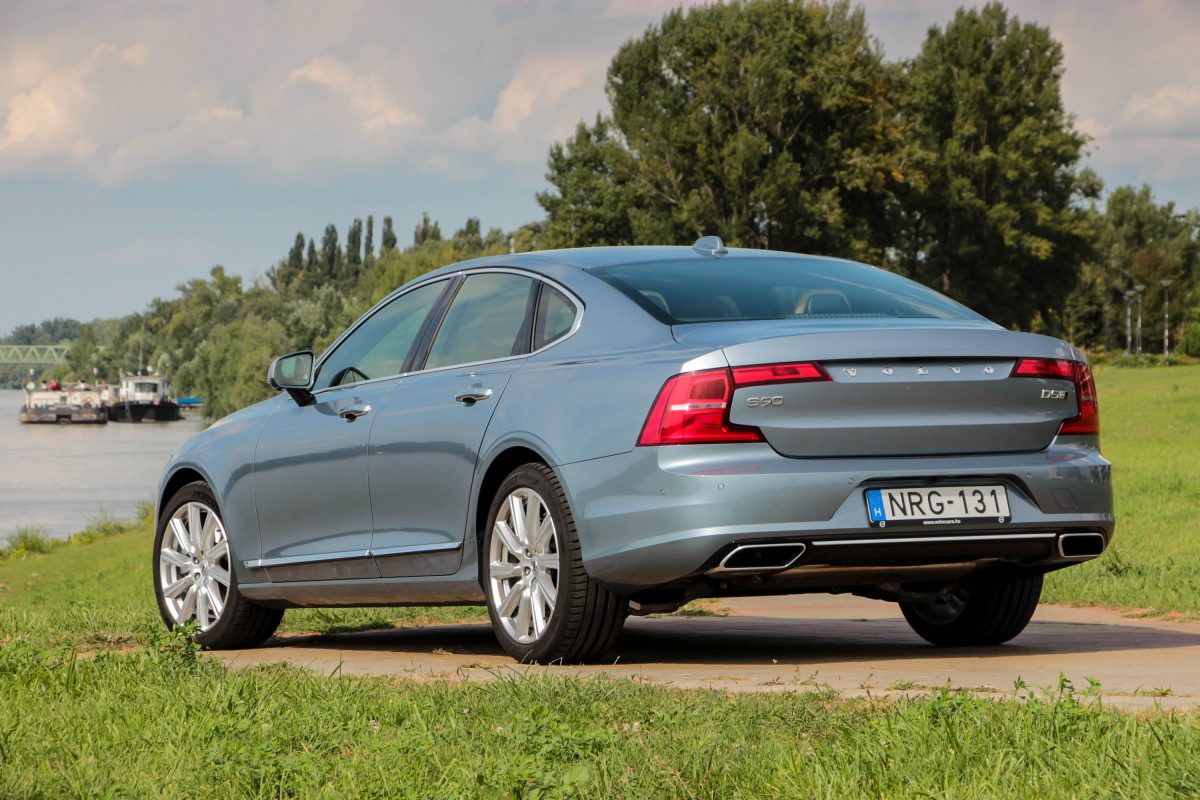 VOLVO S90