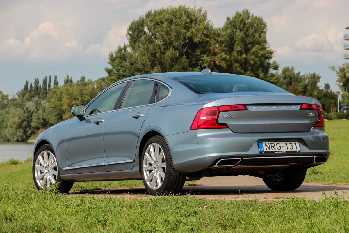 VOLVO S90