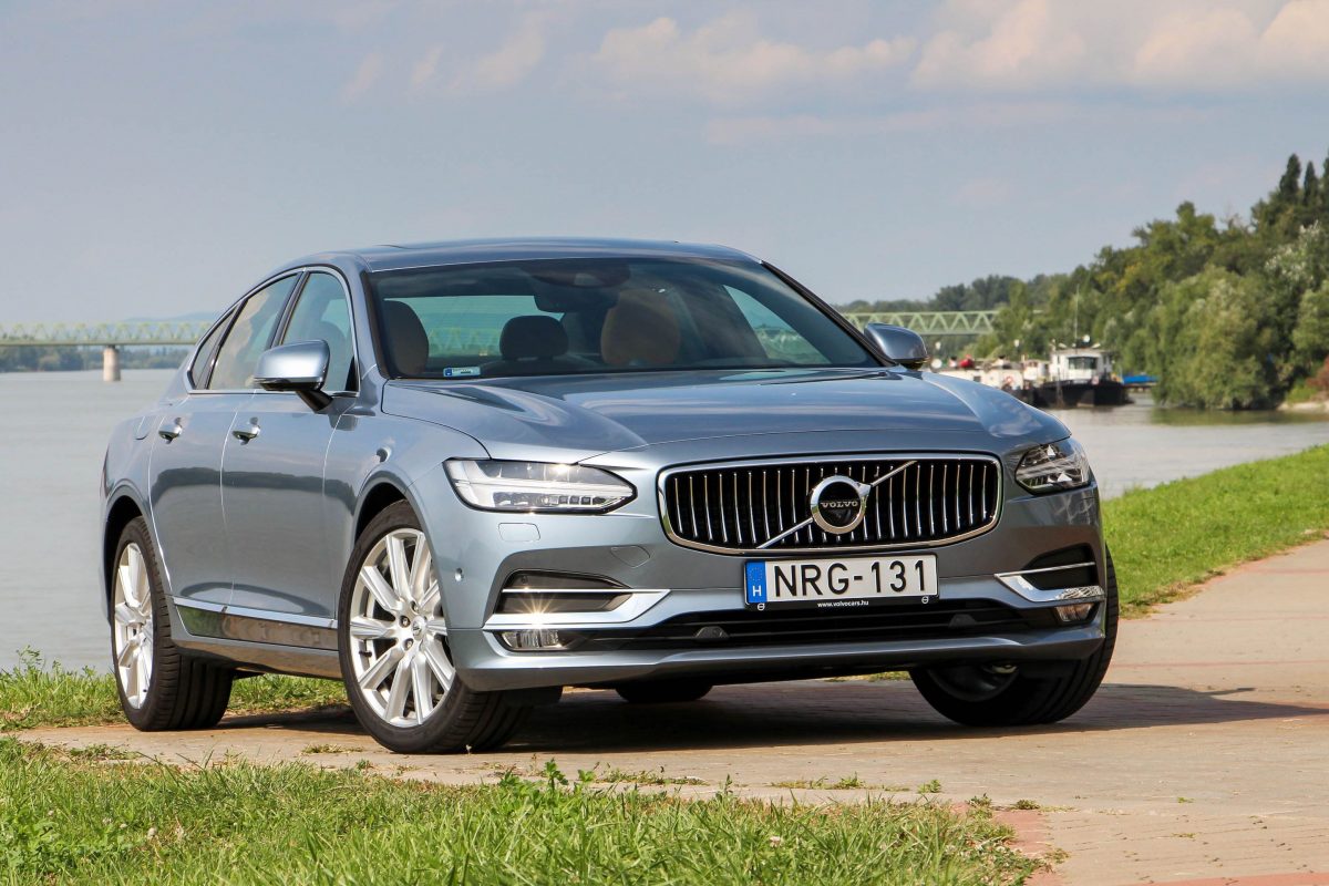 VOLVO S90