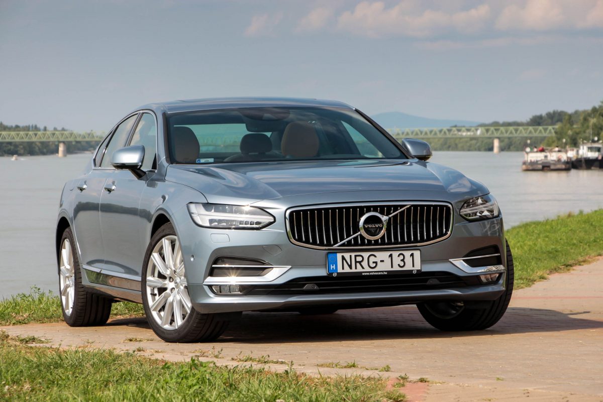 VOLVO S90