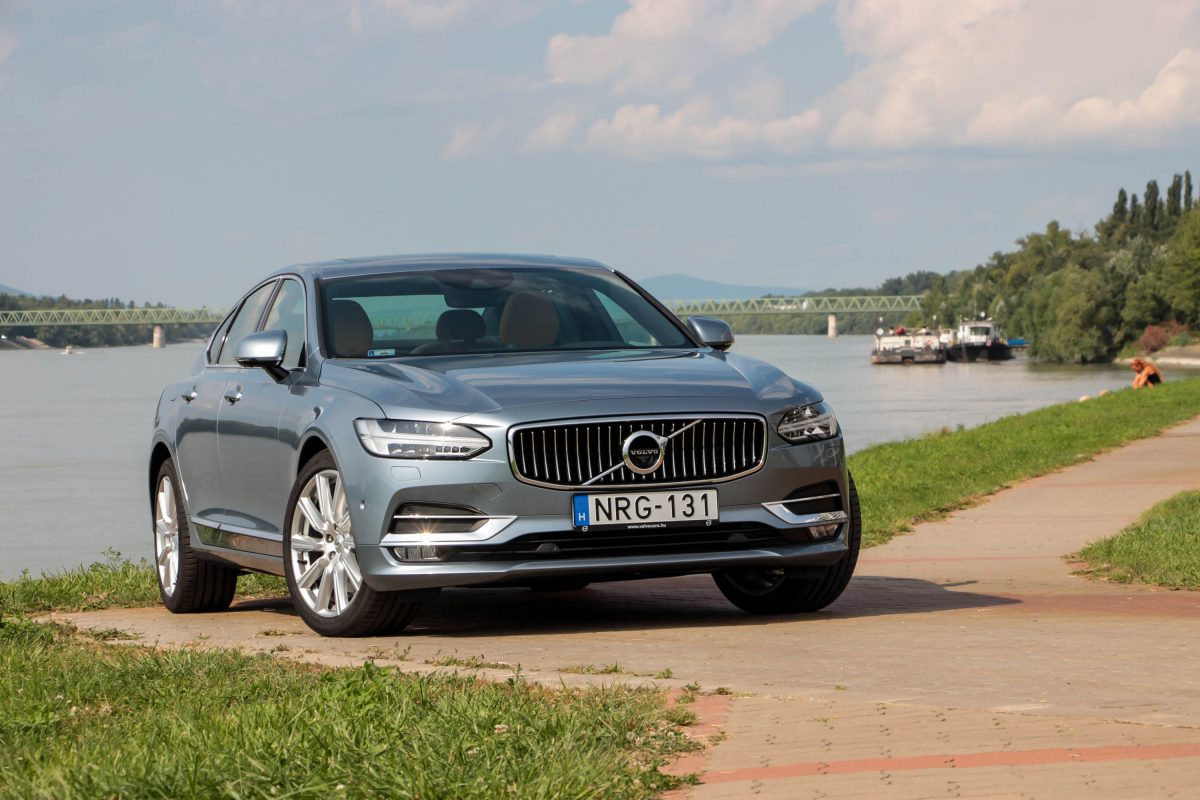 VOLVO S90
