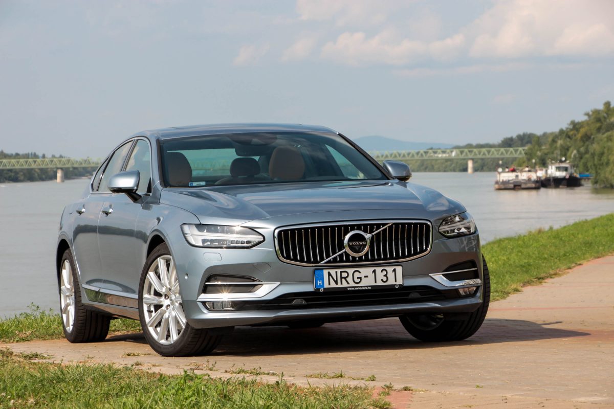 VOLVO S90