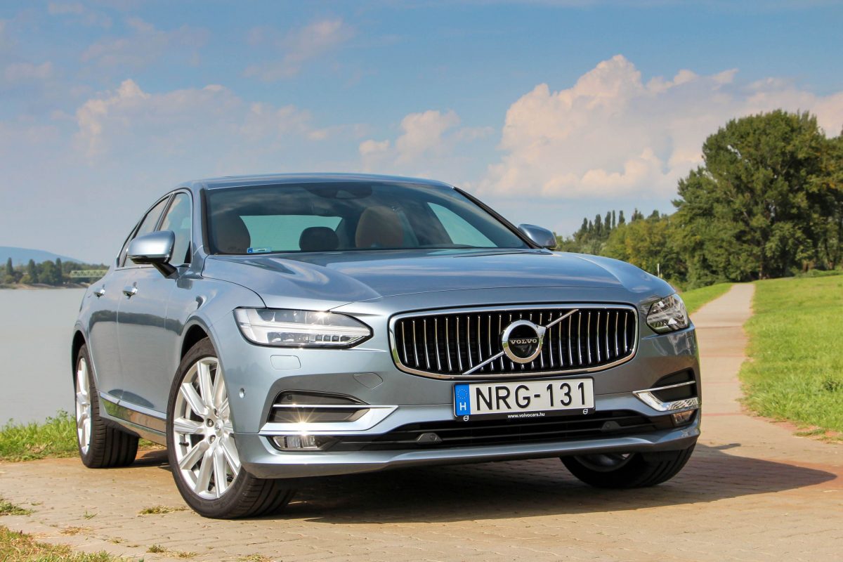 VOLVO S90