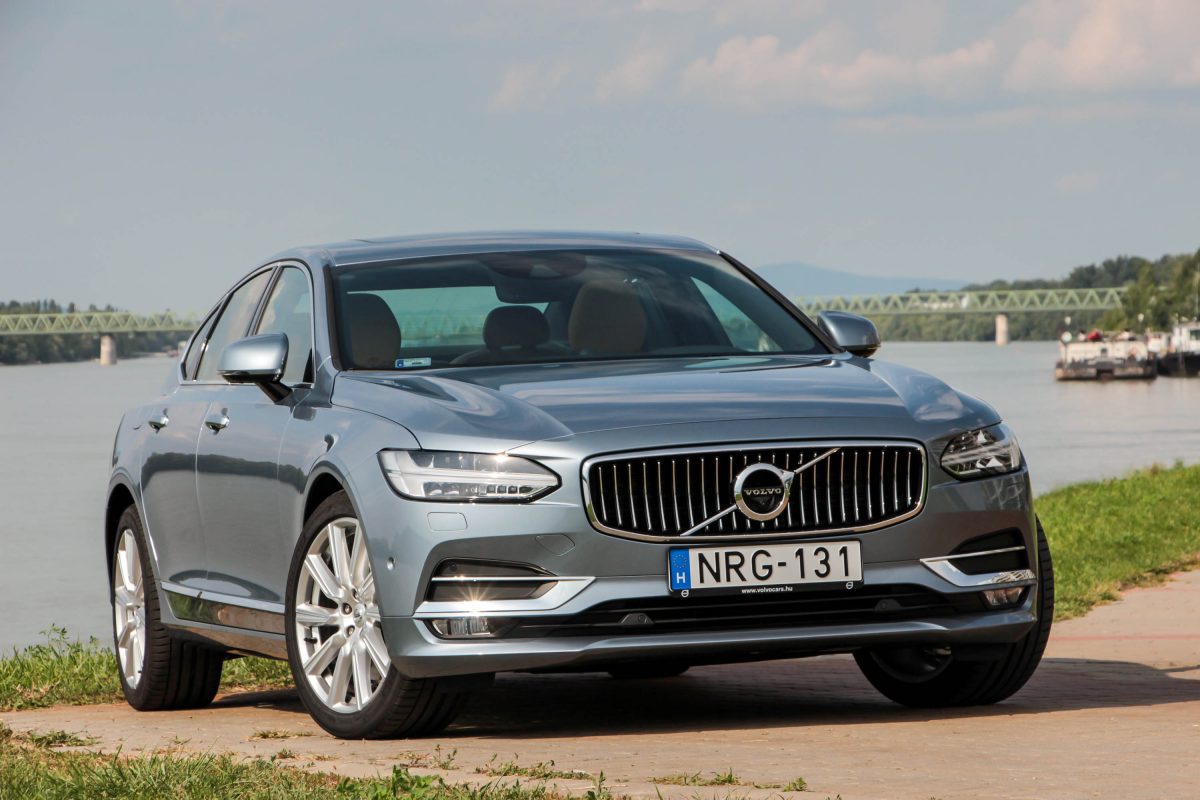 VOLVO S90